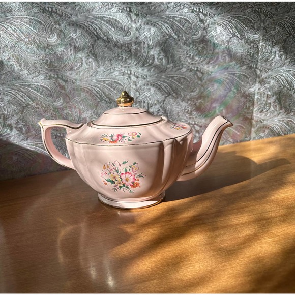Vintage pink Sadler teapot with bouquets of flowers - Picture 2 of 10